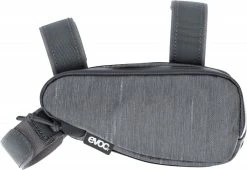 Evoc - Sacoche De Cadre 0,7 L - Bikepacking -Accessoires Vélo Soldes Boutique evoc sacoche de cadre 700 ml gris carbone perspective 4 3840x2160