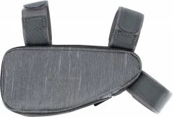 Evoc - Sacoche De Cadre 0,7 L - Bikepacking -Accessoires Vélo Soldes Boutique evoc sacoche de cadre 700 ml gris carbone perspective 5 3840x2160