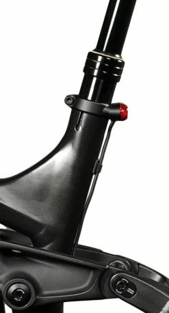 Lupine - Feu Arrière C14 Pour Vélo électrique (montage Sur Tige De Selle) -Accessoires Vélo Soldes Boutique lupine feu arriere c14 vae montage tige de selle detail 2 3840x2160