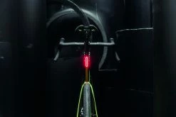 Supernova - Feu Arrière TL3 PRO Avec Feu Stop Et Signal De Freinage D'urgence -Accessoires Vélo Soldes Boutique supernova feu arriere tl3 pro 2 3840x2160