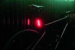 Supernova - Feu Arrière TL3 PRO Avec Feu Stop Et Signal De Freinage D'urgence -Accessoires Vélo Soldes Boutique supernova feu arriere tl3 pro 3 3840x2160